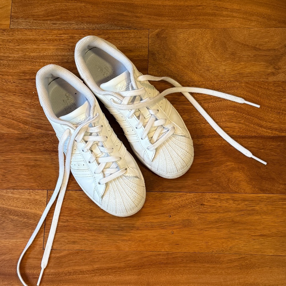 Adidas Classic White Lace-Up Sneakers - Picture 2 of 6